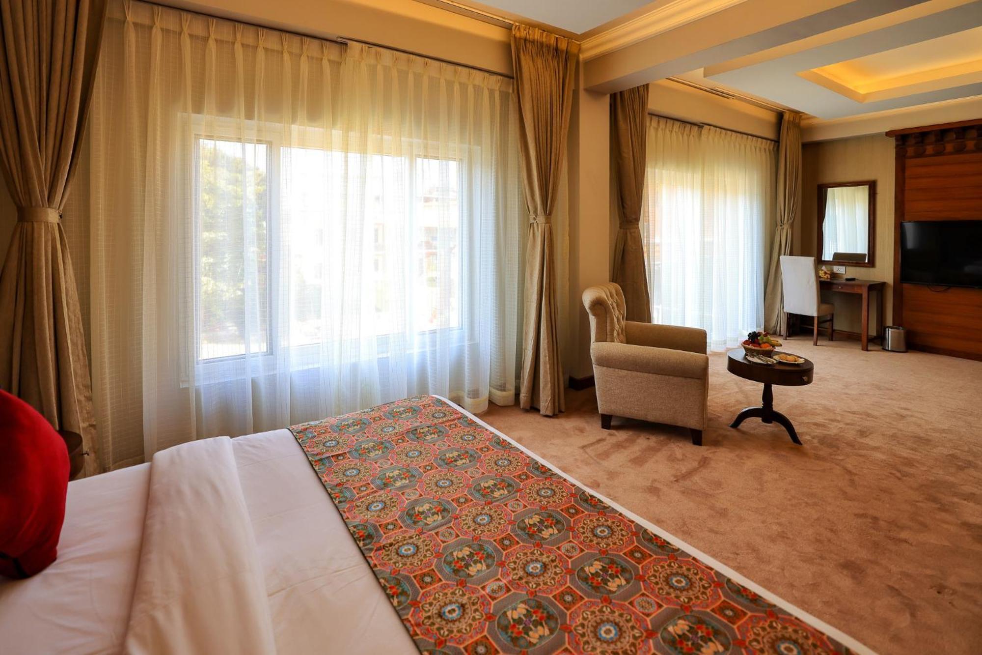 Hotel Dolmaling Kathmandu Bagian luar foto